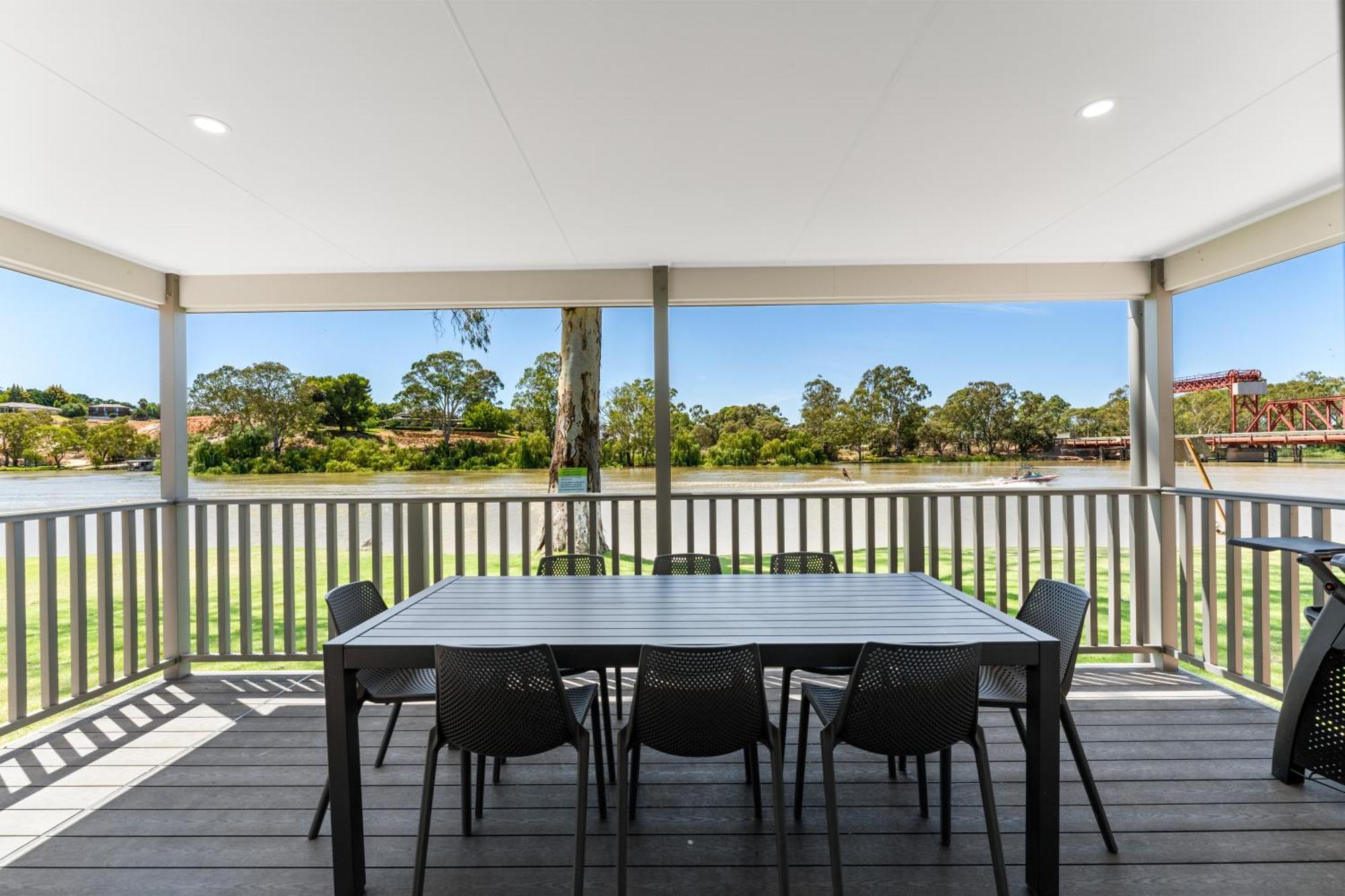 Riverbend Caravan Park Renmark Buitenkant foto