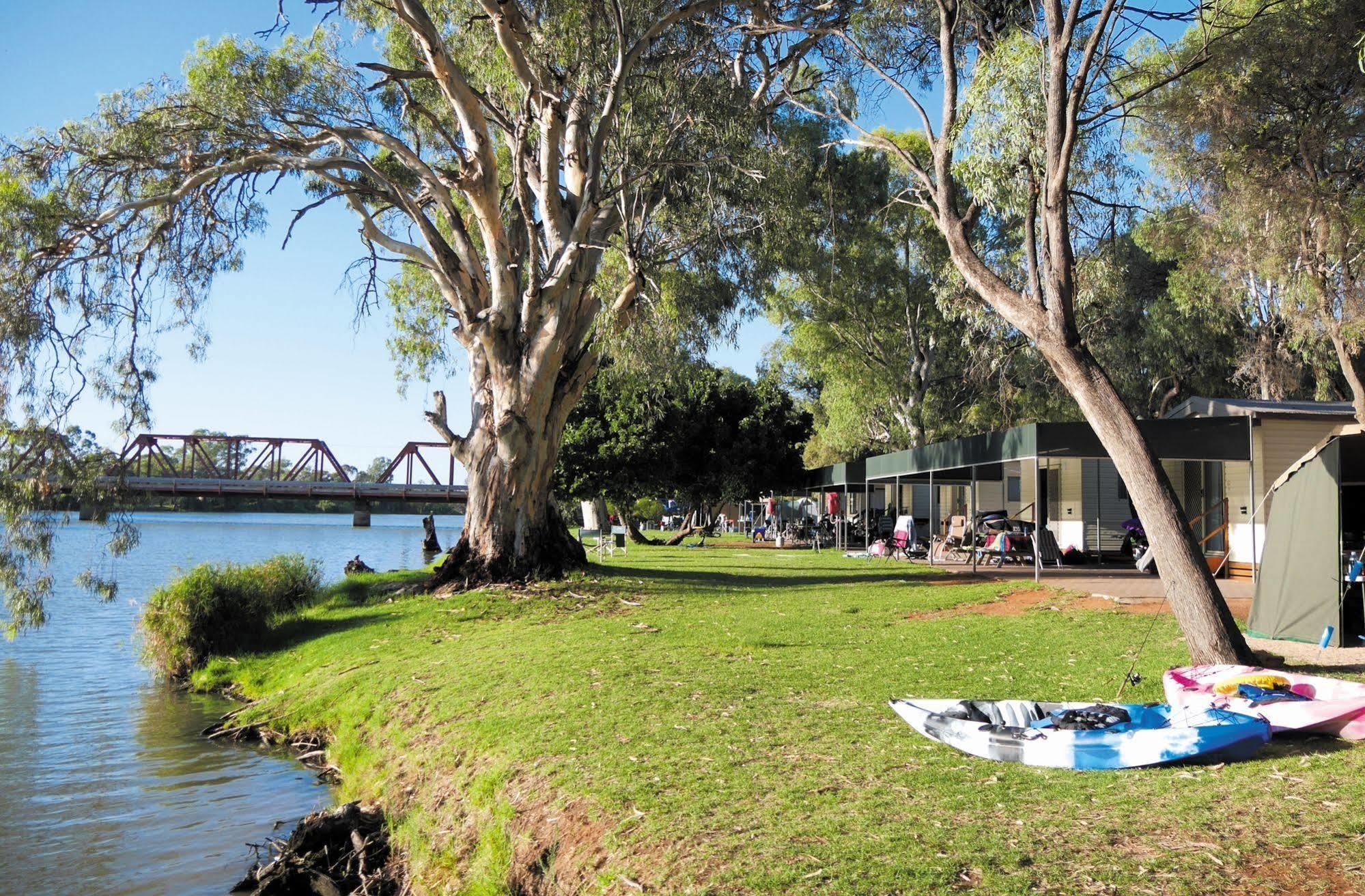 Riverbend Caravan Park Renmark Buitenkant foto